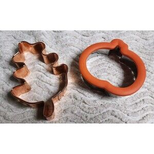 🍁🍂 (2) FALL Large Copper LEAF Cookie Cutter & Wilton Brand PUMPKIN EuC